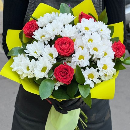 Букет с розами и хризантемами "Волшебство" - заказ с достакой с доставкой в по Муслюмово